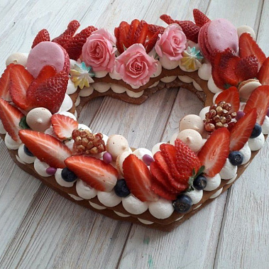 Торт "Клубничное сердце" купить - воткинск.сладкоежкин.рф